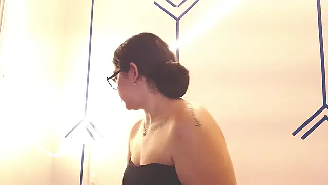 Snapshot of EsmeraldaSantoss chatting on December 13, 2024, 1:01 pm EsmeraldaSantoss online show from December 13, 2024, 1:01 pm