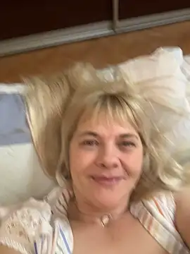 Lia Laguna77 online show from February 11, 2025, 9:56 pm