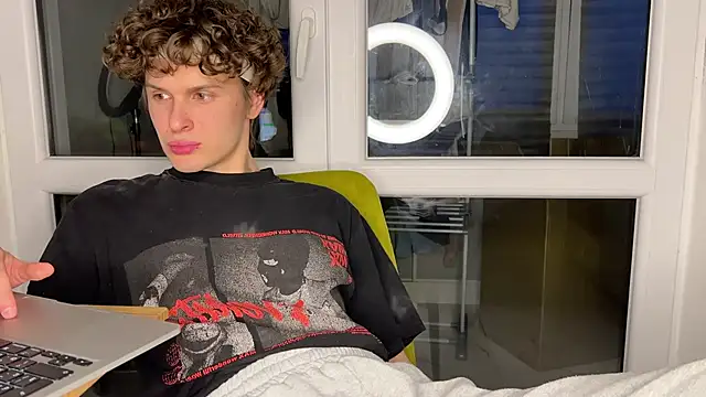 alyx garden online show from March 9, 2026, 4:44 pm