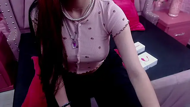 Snapshot of Katty_Queen chatting on January 10, 2025, 7:54 pm Katty Queen online show from January 10, 2025, 7:54 pm