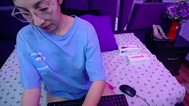 Snapshot of Katty_Queen chatting on March 22, 2025, 11:53 am Katty Queen online show from March 22, 2025, 11:53 am