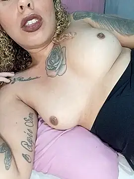 Snapshot of carolfetiche chatting on December 19, 2025, 6:20 am carolfetiche online show from December 19, 2025, 6:20 am