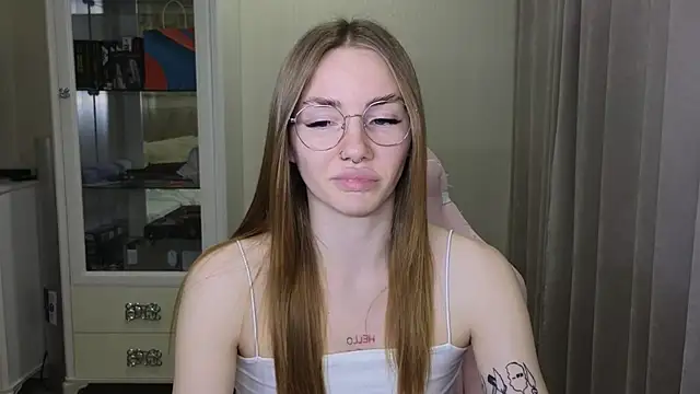 Snapshot of littlevildevil chatting on December 5, 2024, 2:22 pm littlevildevil online show from December 5, 2024, 2:22 pm