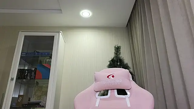 Snapshot of littlevildevil chatting on December 27, 2024, 2:43 pm littlevildevil online show from December 27, 2024, 2:43 pm