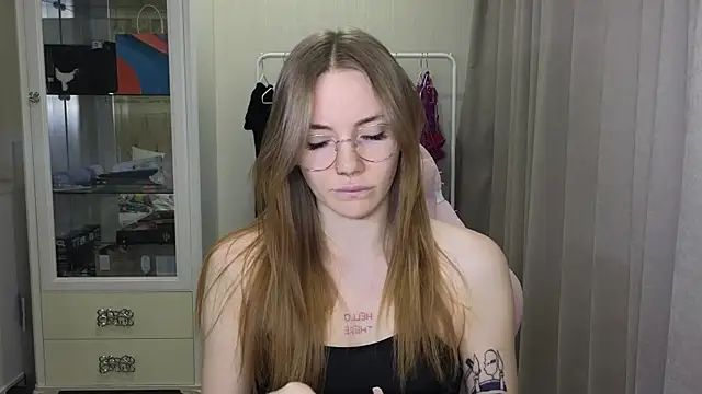 Snapshot of littlevildevil chatting on January 15, 2025, 11:10 am littlevildevil online show from January 15, 2025, 11:10 am