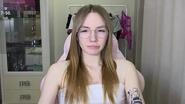 Snapshot of littlevildevil chatting on February 13, 2025, 9:30 am littlevildevil online show from February 13, 2025, 9:30 am