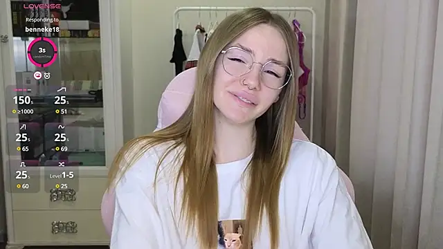 Snapshot of littlevildevil chatting on February 25, 2025, 11:08 am littlevildevil online show from February 25, 2025, 11:08 am