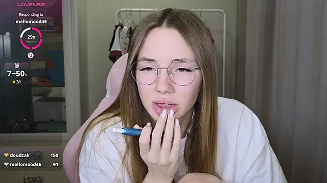 Snapshot of littlevildevil chatting on March 7, 2025, 11:18 am littlevildevil online show from March 7, 2025, 11:18 am