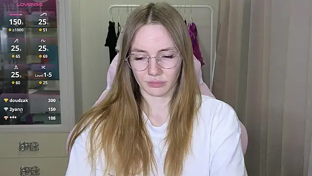 Snapshot of littlevildevil chatting on March 7, 2025, 2:23 pm littlevildevil online show from March 7, 2025, 2:23 pm