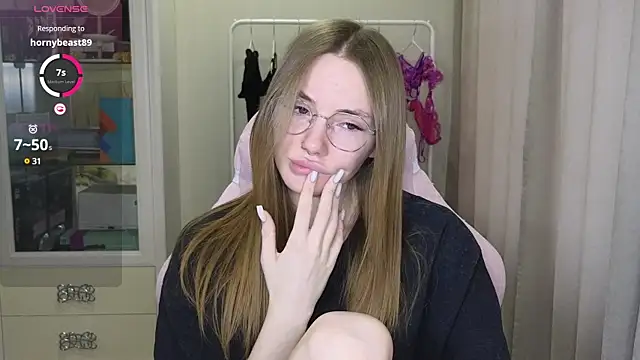 Snapshot of littlevildevil chatting on March 10, 2025, 11:10 am littlevildevil online show from March 10, 2025, 11:10 am