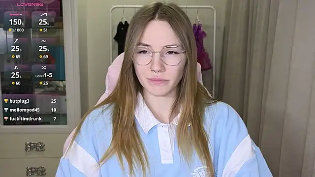 Snapshot of littlevildevil chatting on March 16, 2025, 11:49 am littlevildevil online show from March 16, 2025, 11:49 am