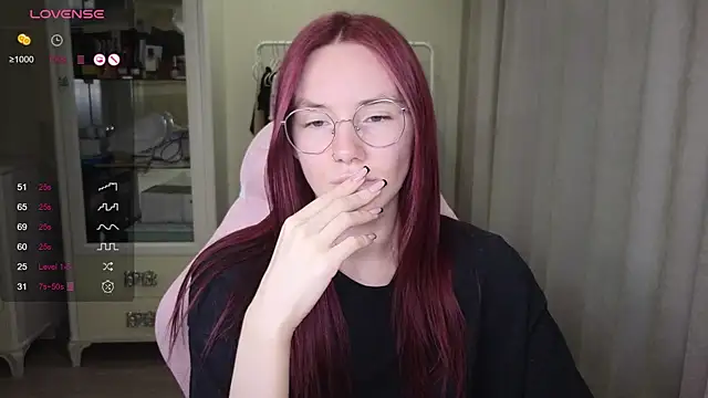 Snapshot of littlevildevil chatting on September 14, 2025, 11:09 am littlevildevil online show from September 14, 2025, 11:09 am