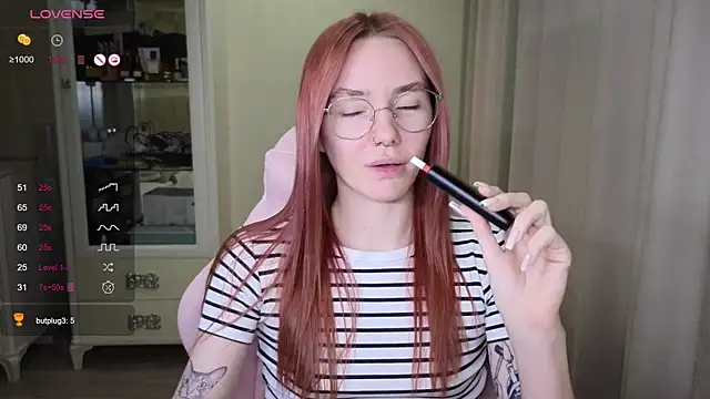 Snapshot of littlevildevil chatting on October 12, 2025, 11:09 am littlevildevil online show from October 12, 2025, 11:09 am