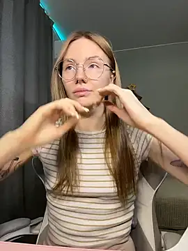 littlevildevil online show from February 2, 2026, 9:41 am