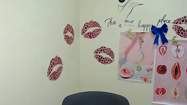 Snapshot of MademoiselleCl chatting on December 22, 2024, 6:28 am MademoiselleCl online show from December 22, 2024, 6:28 am