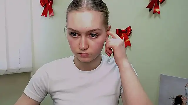 Snapshot of MademoiselleCl chatting on February 25, 2025, 10:47 am MademoiselleCl online show from February 25, 2025, 10:47 am