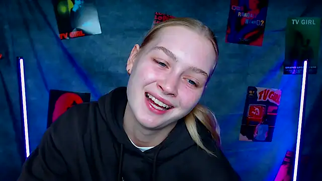 Snapshot of MademoiselleCl chatting on October 16, 2025, 12:17 pm MademoiselleCl online show from October 16, 2025, 12:17 pm