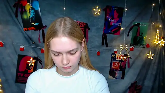 Snapshot of MademoiselleCl chatting on December 17, 2025, 1:28 pm MademoiselleCl online show from December 17, 2025, 1:28 pm