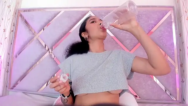  lanna jhonson  online show from December 31, 2024, 2:36 pm