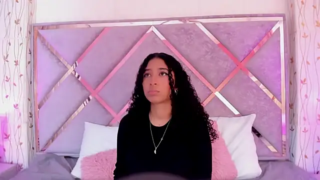  lanna jhonson  online show from January 21, 2025, 1:32 pm