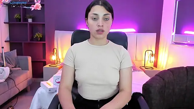 Snapshot of VickyBuunny chatting on December 20, 2024, 1:43 pm VickyBuunny online show from December 20, 2024, 1:43 pm