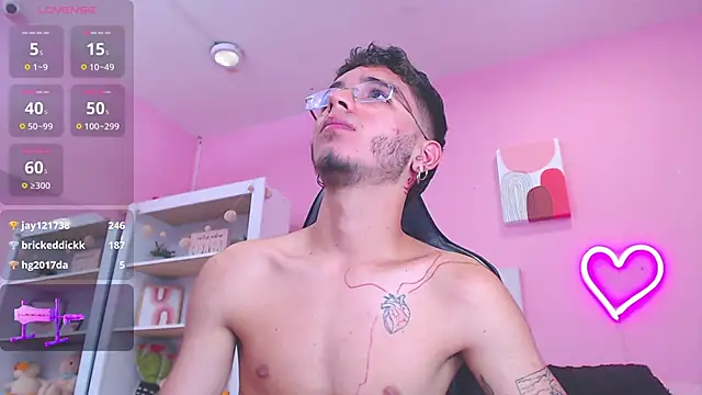 Ian Castillo  online show from February 3, 2025, 11:09 am