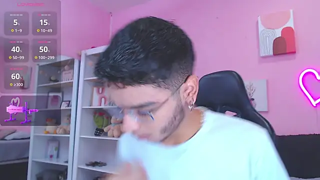 Ian Castillo  online show from February 4, 2025, 11:16 am