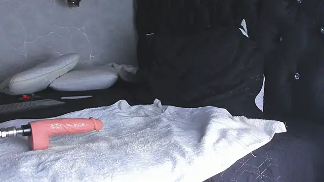 Ian Castillo  online show from February 18, 2025, 2:16 pm