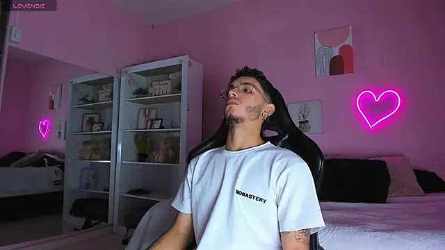 Ian Castillo  online show from February 25, 2025, 11:19 am