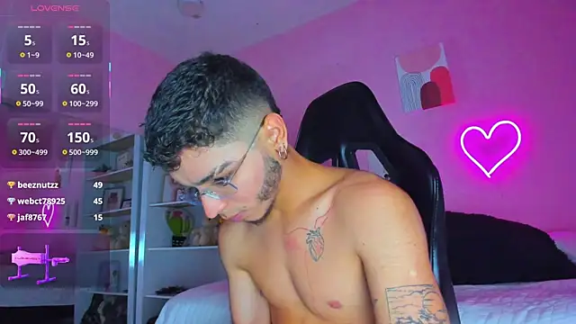 Ian Castillo  online show from March 10, 2025, 2:26 pm