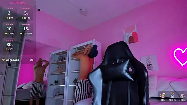 Ian Castillo  online show from September 13, 2025, 11:21 am