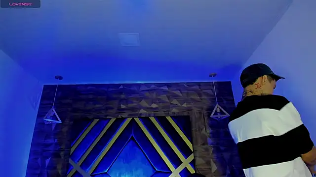 Ian Castillo  online show from April 2, 2026, 11:19 am