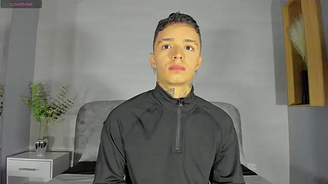 Snapshot of Ian_Castillo_ chatting on June 9, 2026, 11:11 am Ian Castillo online show from June 9, 2026, 11:11 am