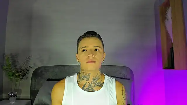 Snapshot of Ian_Castillo_ chatting on June 12, 2026, 11:09 am Ian Castillo online show from June 12, 2026, 11:09 am
