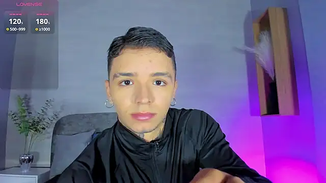 Snapshot of Ian_Castillo_ chatting on June 29, 2026, 11:21 am Ian Castillo online show from June 29, 2026, 11:21 am