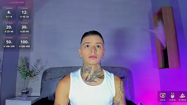 Snapshot of Ian_Castillo_ chatting on July 1, 2026, 11:23 am Ian Castillo online show from July 1, 2026, 11:23 am