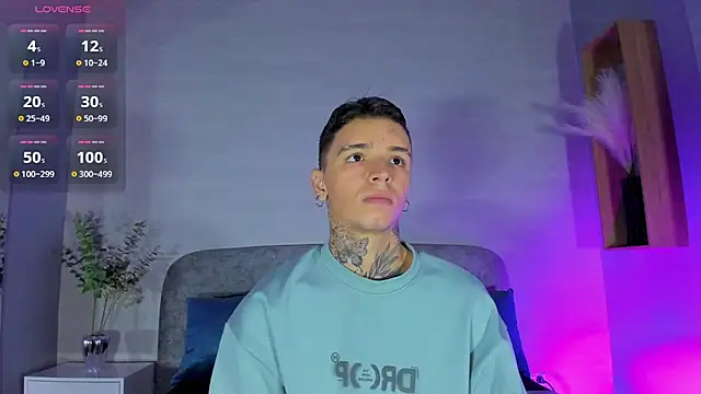 Snapshot of Ian_Castillo_ chatting on July 8, 2026, 11:15 am Ian Castillo online show from July 8, 2026, 11:15 am