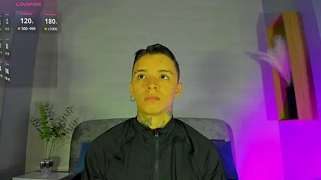 Snapshot of Ian_Castillo_ chatting on July 11, 2026, 11:13 am Ian Castillo online show from July 11, 2026, 11:13 am