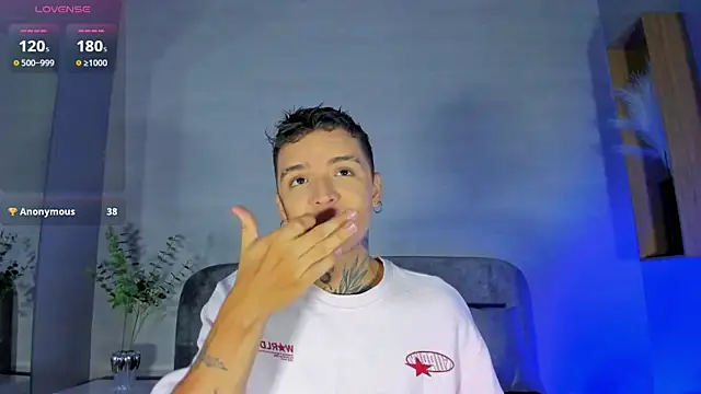 Snapshot of Ian_Castillo_ chatting on July 16, 2026, 11:27 am Ian Castillo online show from July 16, 2026, 11:27 am