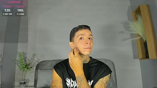 Snapshot of Ian_Castillo_ chatting on July 17, 2026, 11:17 am Ian Castillo online show from July 17, 2026, 11:17 am