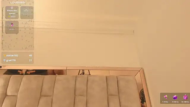 Snapshot of Oliviaa_Evans chatting on October 30, 2025, 10:38 am Oliviaa Evans online show from October 30, 2025, 10:38 am