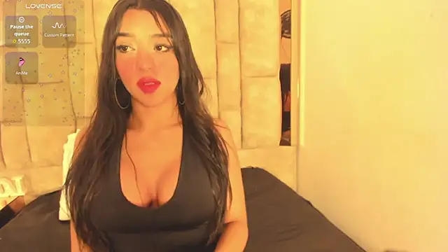 Snapshot of Oliviaa_Evans chatting on November 8, 2025, 4:01 am Oliviaa Evans online show from November 8, 2025, 4:01 am