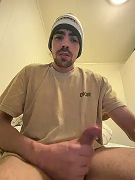 wolfwhite95 online show from April 2, 2026, 9:45 pm