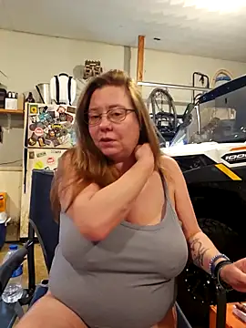 MsShelby40 online show from November 21, 2025, 5:44 pm