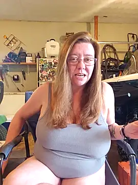 MsShelby40 online show from April 17, 2026, 10:02 pm