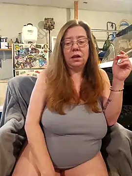 Snapshot of MsShelby40 chatting on May 2, 2026, 9:53 pm MsShelby40 online show from May 2, 2026, 9:53 pm
