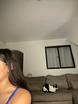 MollySanders    online show from January 27, 2025, 9:55 pm