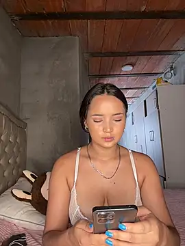 Snapshot of MollySanders___ chatting on February 12, 2026, 6:25 pm MollySanders online show from February 12, 2026, 6:25 pm