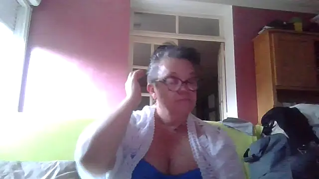 Vandeae44 online show from July 23, 2026, 7:45 pm