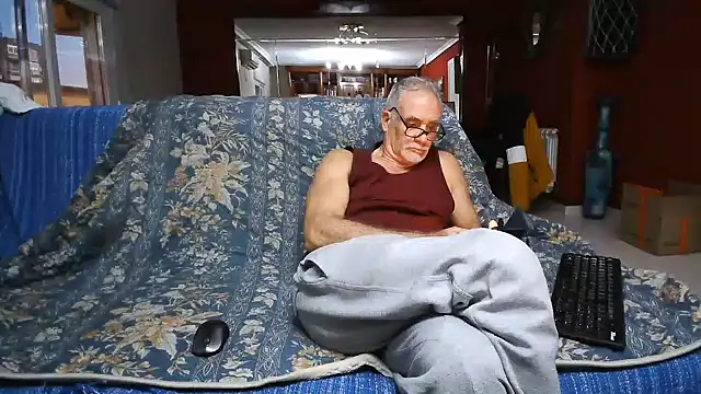 Snapshot of maduroguapo chatting on December 16, 2024, 5:11 pm maduroguapo online show from December 16, 2024, 5:11 pm